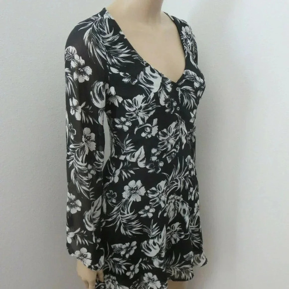 NWT Hollister Floral Dress Size Small Bell Sleeve - Picture 3 of 7